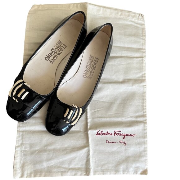 Salvatore Ferragamo Black Patent Leather Lucite Buckle Flats 7 Italy & Dust Bag - Picture 1 of 10